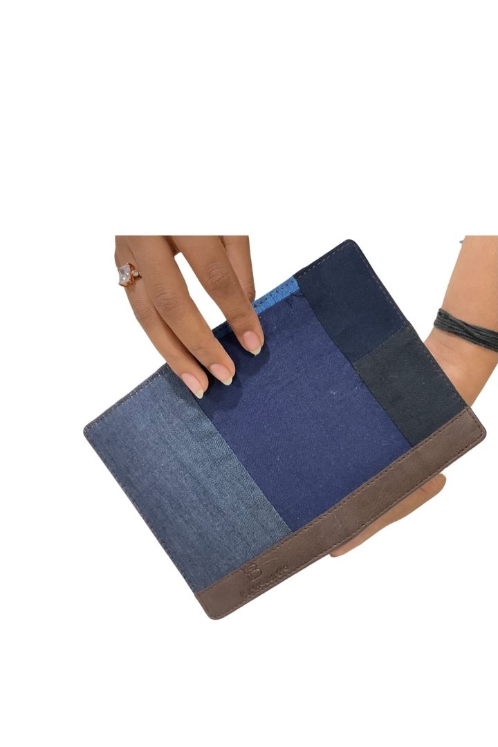 Dinky Dapper Accessory: Sleek Pass Storage