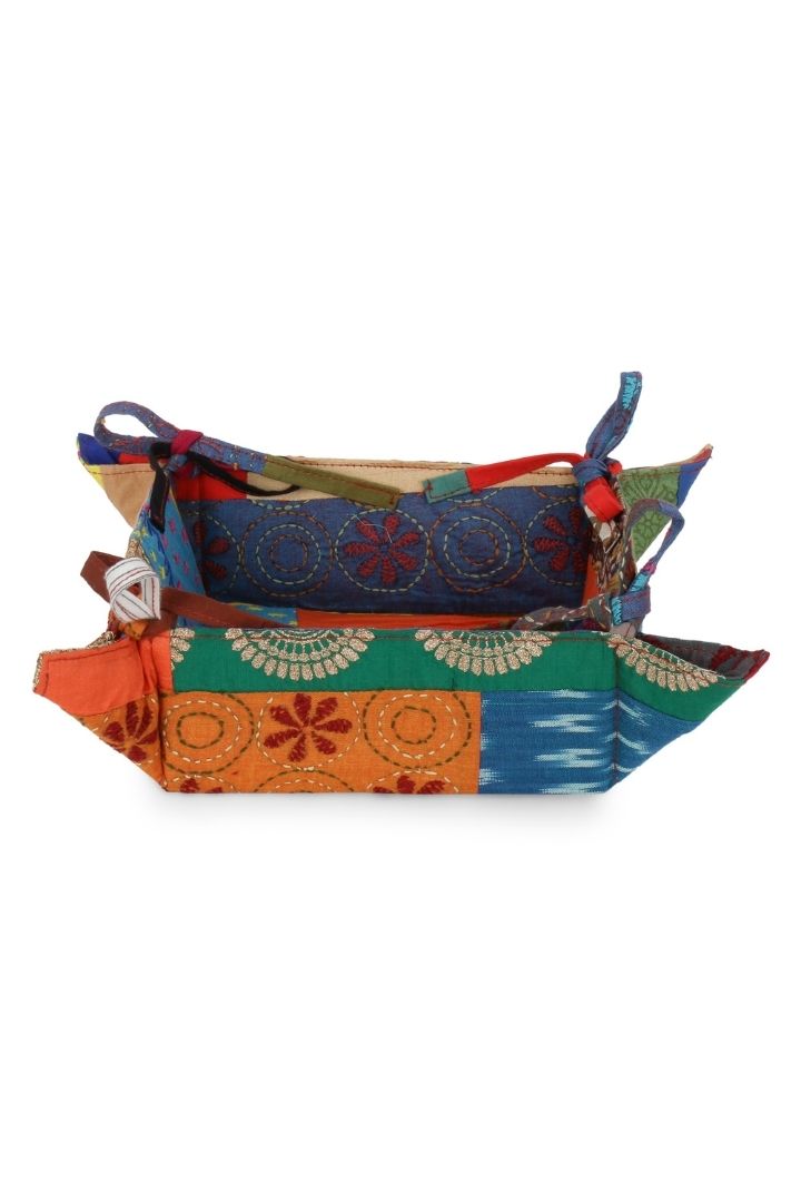 Foldable Tray: Convenient and Practical accessory for versatile use.