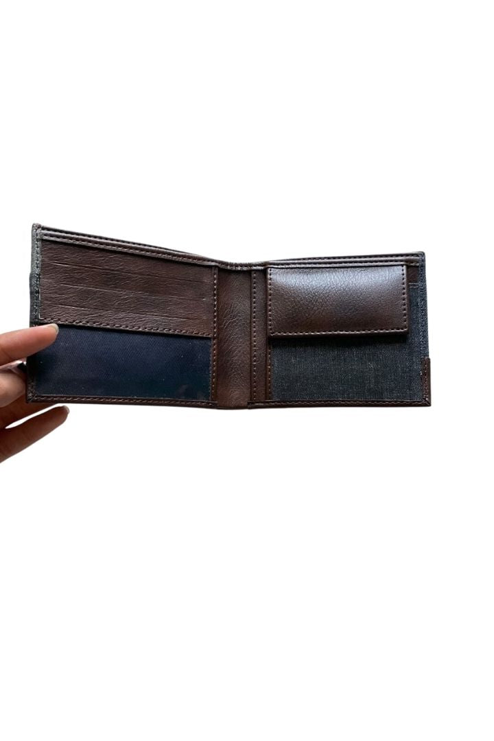Swift Wallet Unisex - Bunko Junko: Compact & Stylish Wallet for Everyone