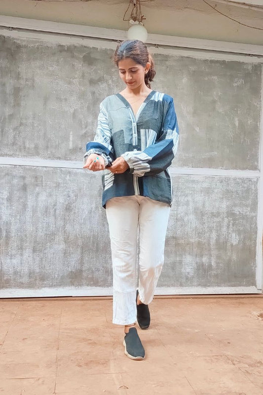 Linci Pinci Top in grey, made from upcycled textile offcuts. Ideal for eco-conscious Gen Z fashion enthusiasts.
